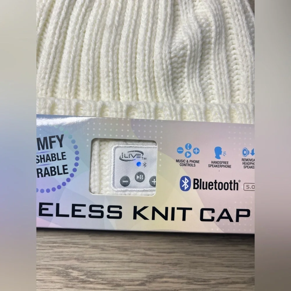 iLive Y2k Streetwear Beanie Wireless Bluetooth Knit Cap Pom-Pom Cap New